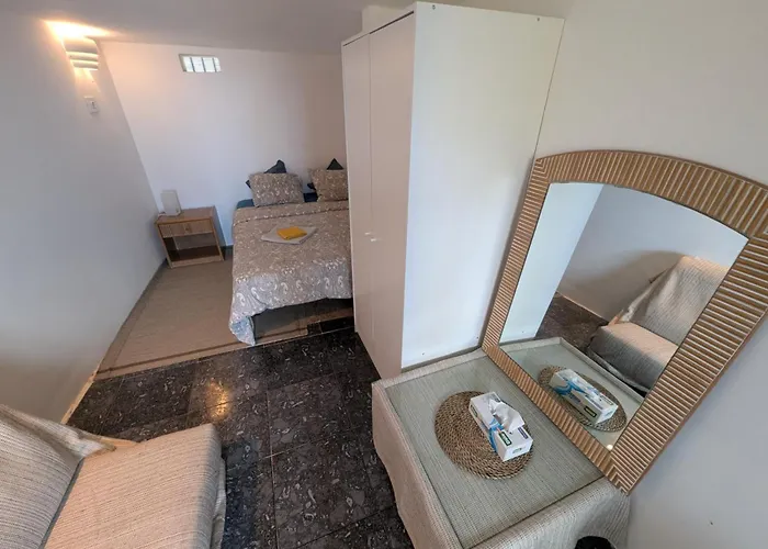 Ocean Breeze Guest בית הארחה